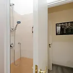 게스트하우스 럭키 홀리데이 룸스